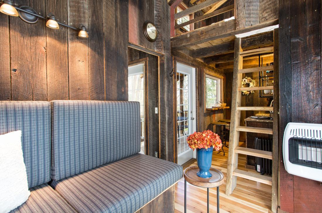Отель The Mohicans Glenmont Экстерьер фото