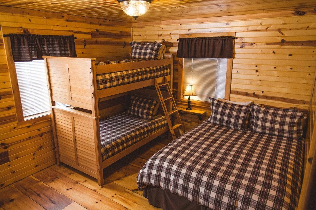 Отель The Mohicans Glenmont Экстерьер фото