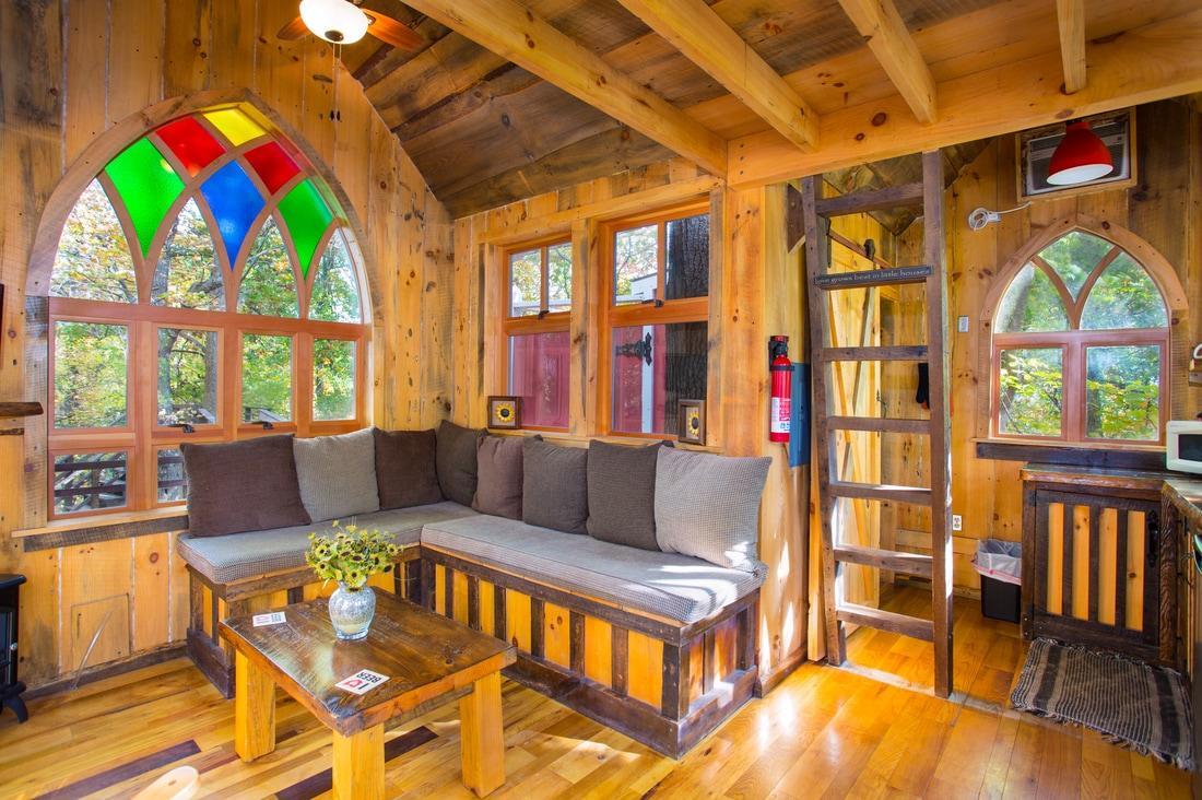 Отель The Mohicans Glenmont Экстерьер фото